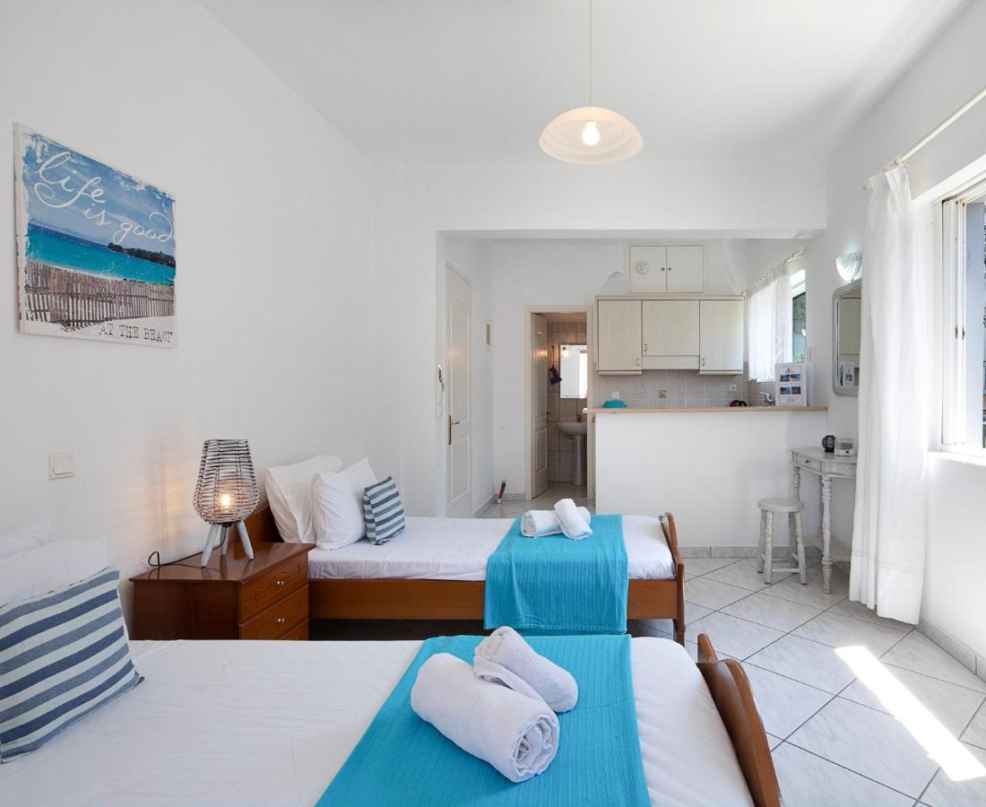 Irini Apartments And Studios Agios Gordios  Dış mekan fotoğraf