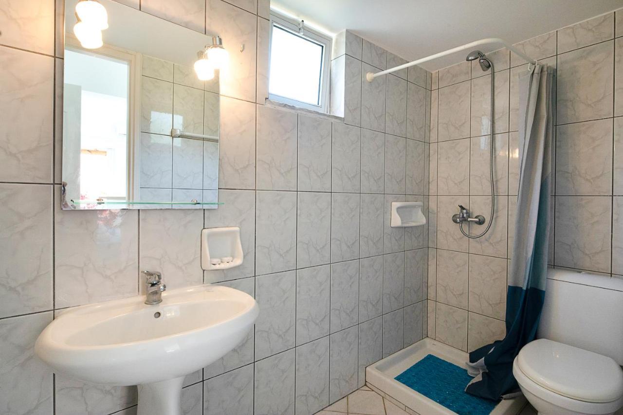 Irini Apartments And Studios Agios Gordios  Dış mekan fotoğraf